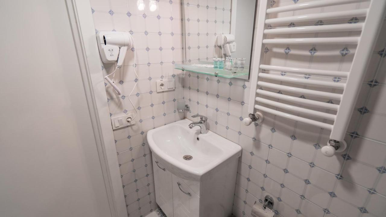 Mini Hotel On Aghmashenebeli Ave Tiflis Exterior foto